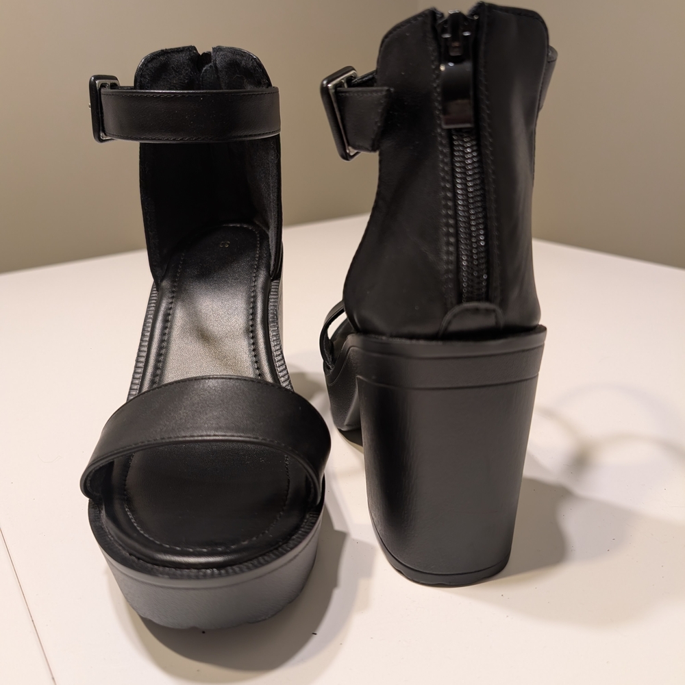 Strappy Chunky Heeled Dress Sandal
